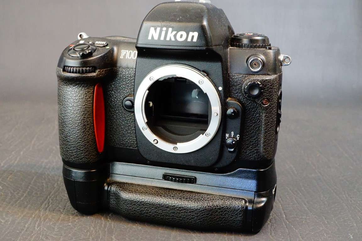 Nikon F100 Pro Level 35mm SLR Film Body  **Great Condition**