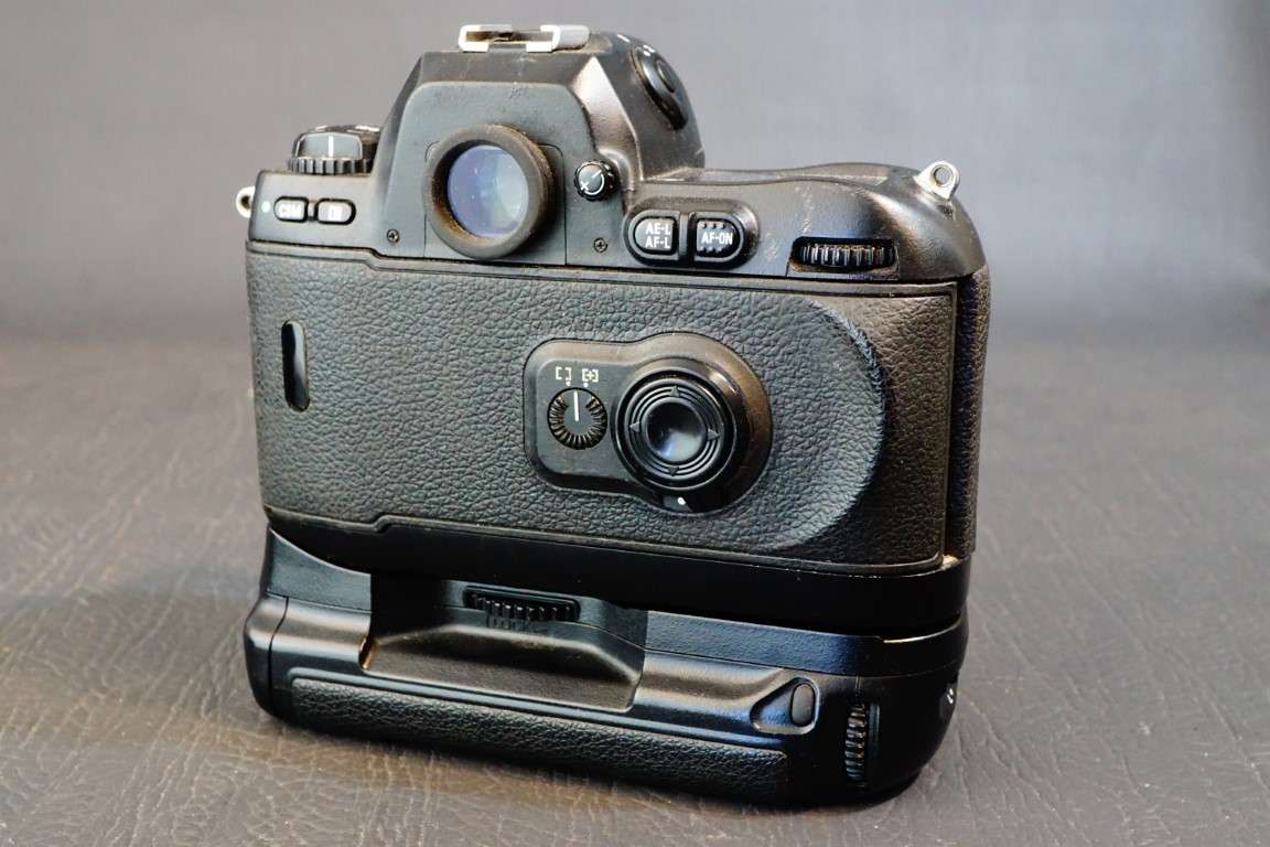 Nikon F100 Pro Level 35mm SLR Film Body  **Great Condition**