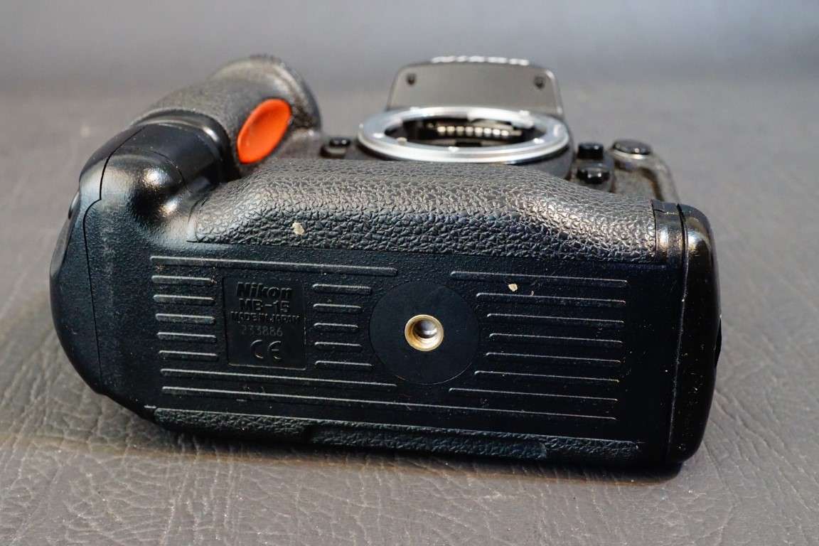 Nikon F100 Pro Level 35mm SLR Film Body  **Great Condition**