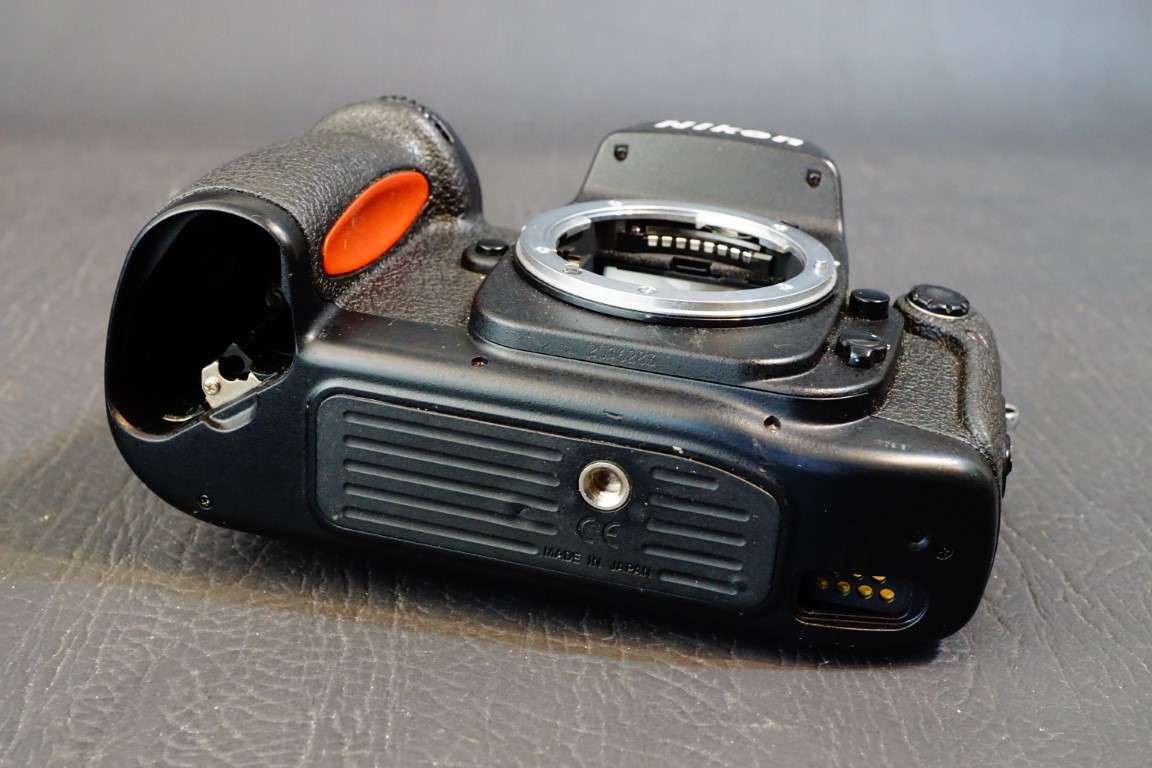 Nikon F100 Pro Level 35mm SLR Film Body  **Great Condition**