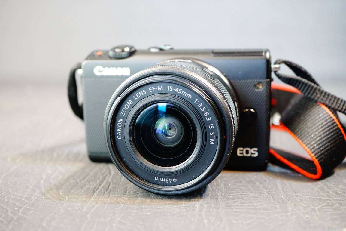 Canon EOS M100 24.2MP Mirrorless Camera Kit with Canon 15-45mm Lens **Great Condition**