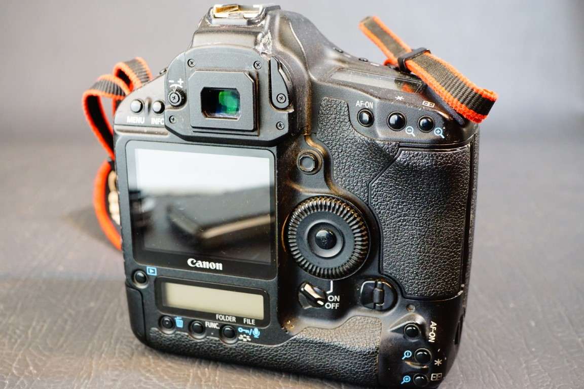 Canon EOS 1D Mark III 10.1MP Digital SLR Camera Body Full Frame Sensor **Great Condition**