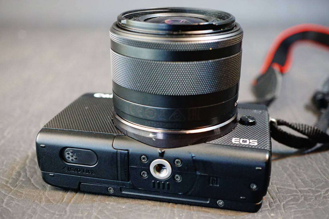 Canon EOS M100 24.2MP Mirrorless Camera Kit with Canon 15-45mm Lens **Great Condition**