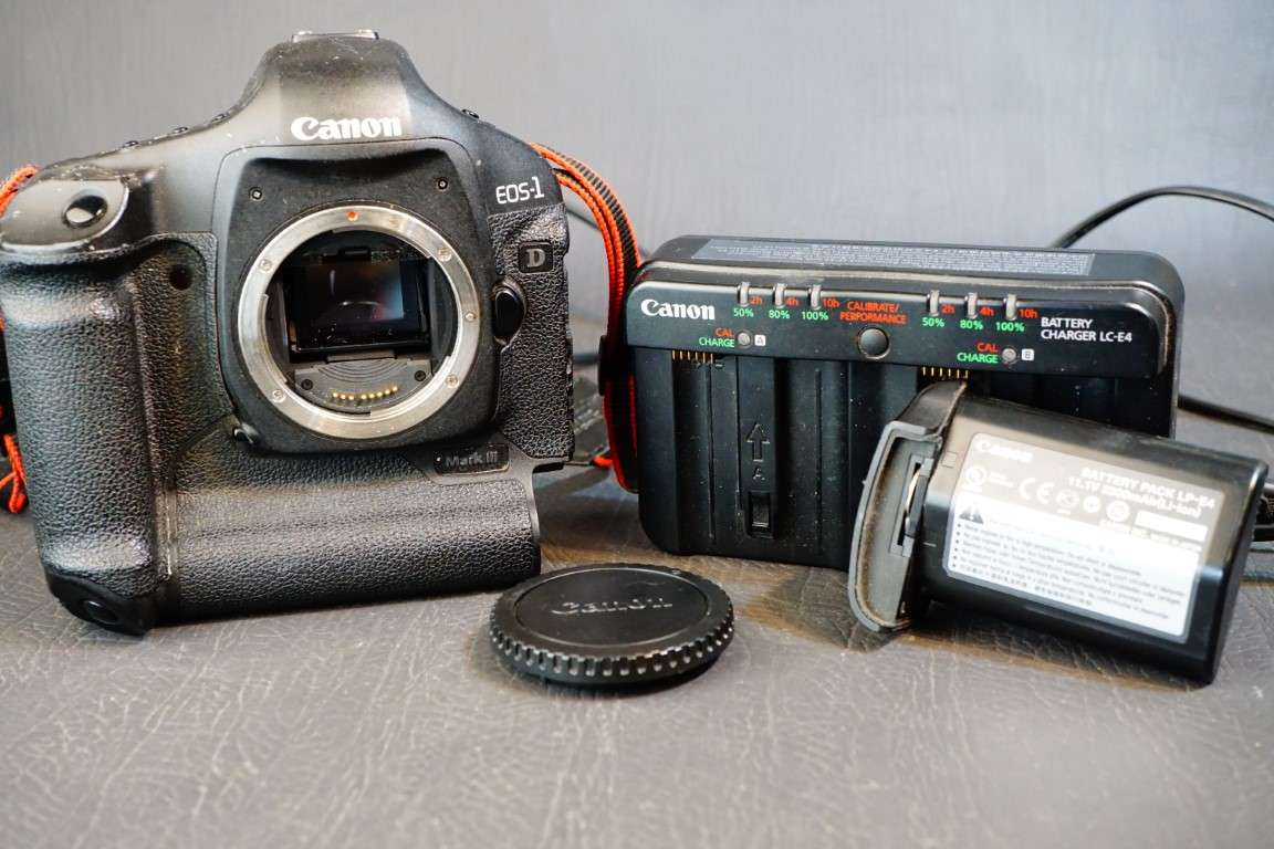 Canon EOS 1D Mark III 10.1MP Digital SLR Camera Body Full Frame Sensor **Great Condition**