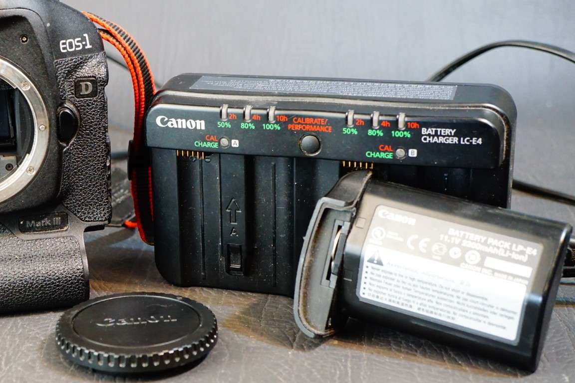 Canon EOS 1D Mark III 10.1MP Digital SLR Camera Body Full Frame Sensor **Great Condition**