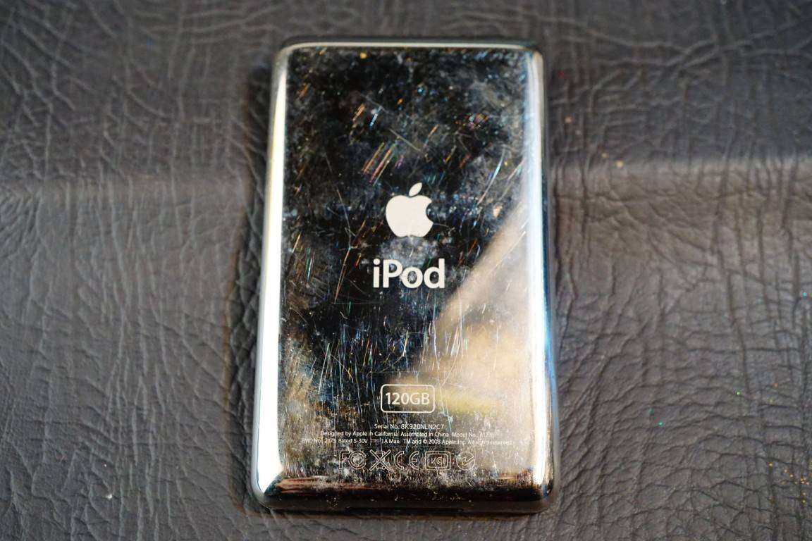 Apple iPod classic 6th Generation (120GB, Black) A1238 **Good Condition**