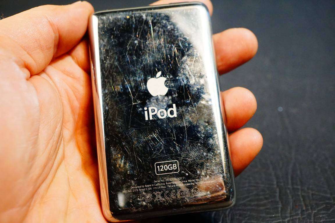 Apple iPod classic 6th Generation (120GB, Black) A1238 **Good Condition**