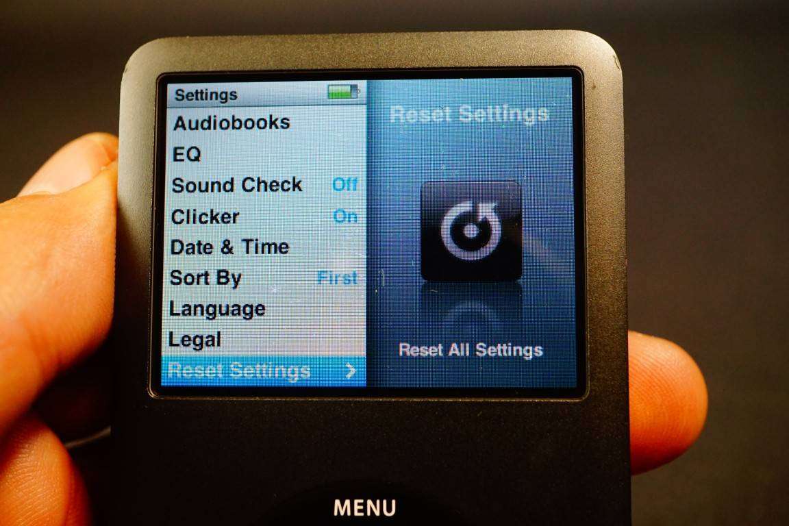 Apple iPod classic 6th Generation (120GB, Black) A1238 **Good Condition**