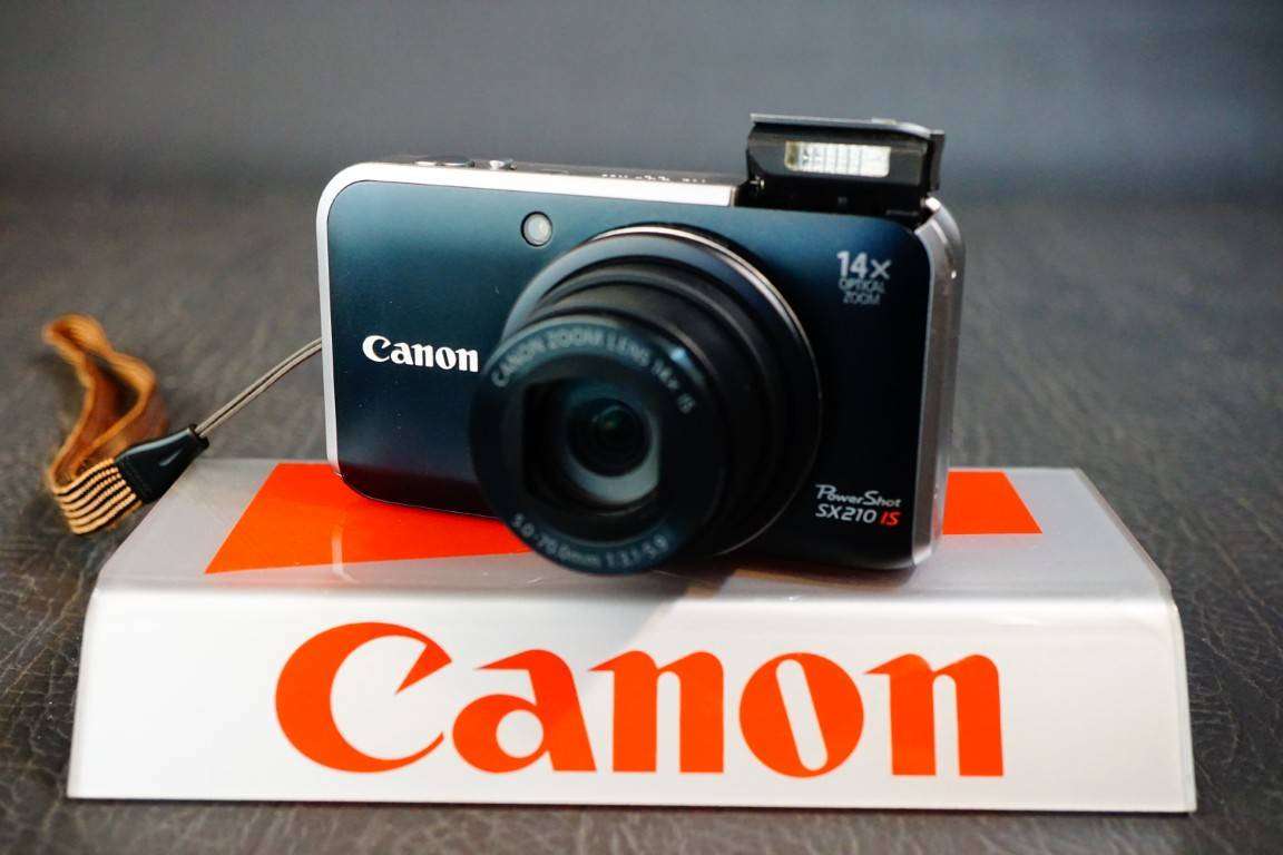 Canon PowerShot SX210 IS 14MP Compact Digital Camera with 14x Optical Zoom   **Good Condition**