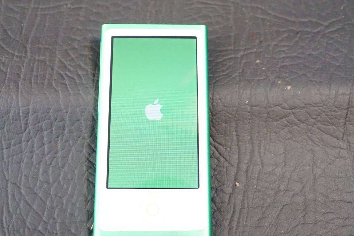 Apple iPod Nano 7th Generation 16GB Green Model MD478LL/A **Excellent Condition**