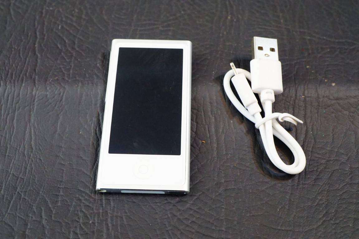 Apple iPod Nano 7th Generation Space Grey 16GB Model ME971QB **Excellent Condition**