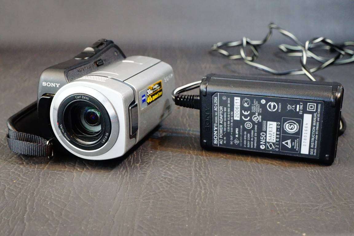 Sony Handycam DCR-SR45 Handheld Camcorder 30GB HDD Nightshot **Great Condition**