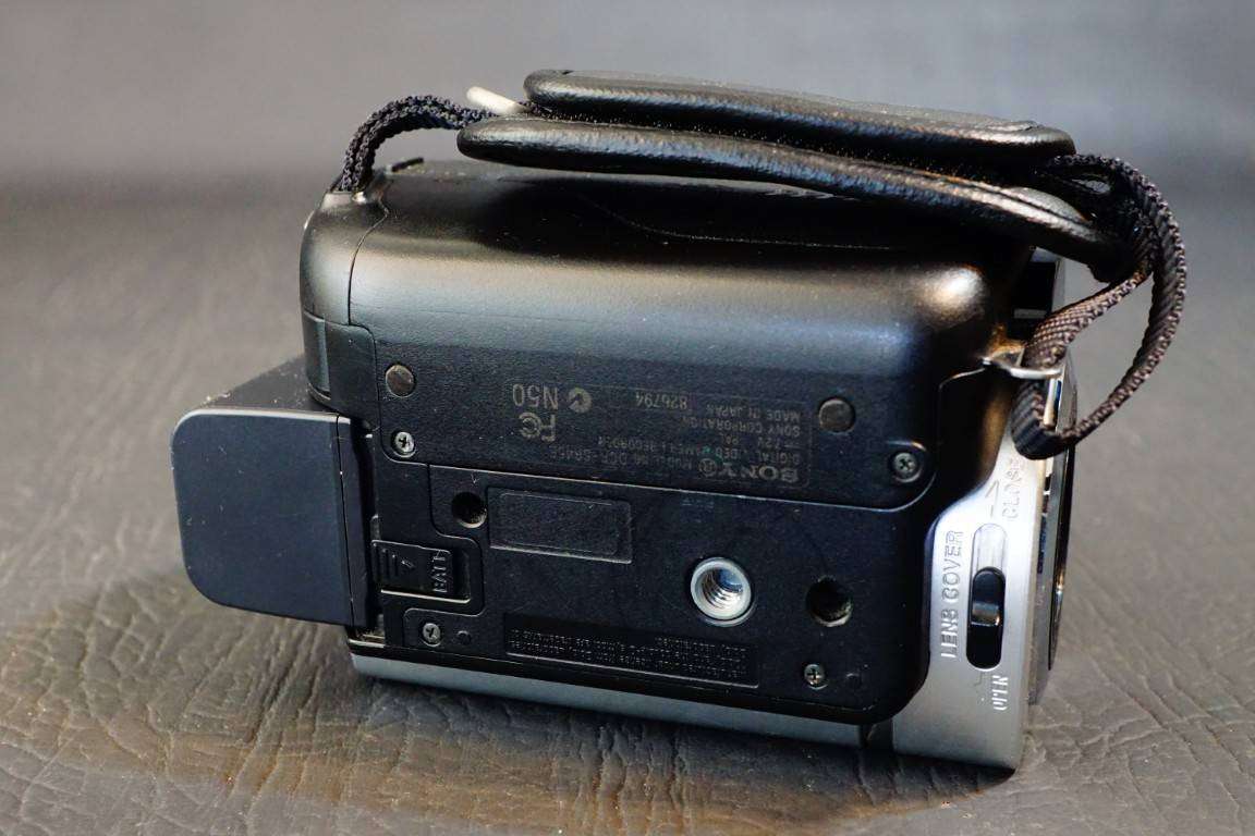 Sony Handycam DCR-SR45 Handheld Camcorder 30GB HDD Nightshot **Great Condition**