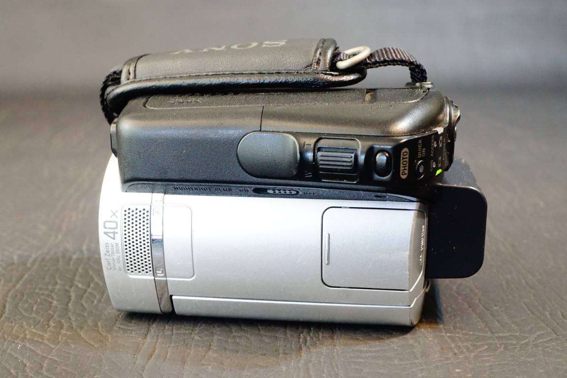 Sony Handycam DCR-SR45 Handheld Camcorder 30GB HDD Nightshot **Great Condition**