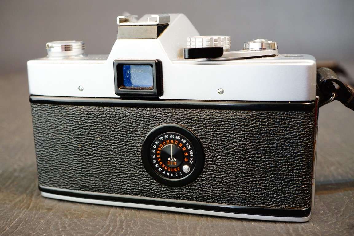 Minolta SRT 101 35mm SLR Camera with Minolta 50mm F2 Lens  **Excellent Condition**