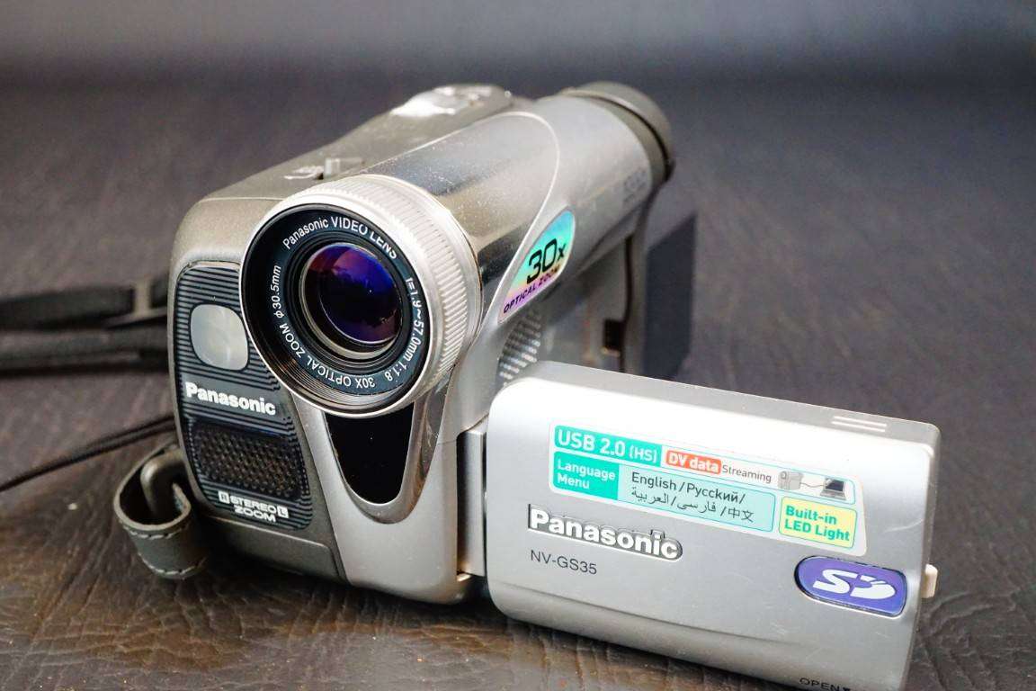 Panasonic NV-GS35 MiniDV Video Camcorder CCD Sensor with 30x Optical Zoom  **Great Condition**