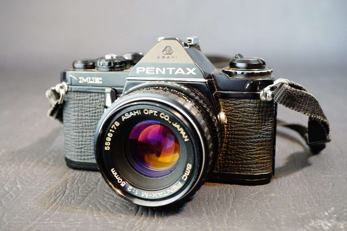 Black Pentax ME 35mm SLR Film Camera with Pentax 50mm F2 Lens  **Great Condition**