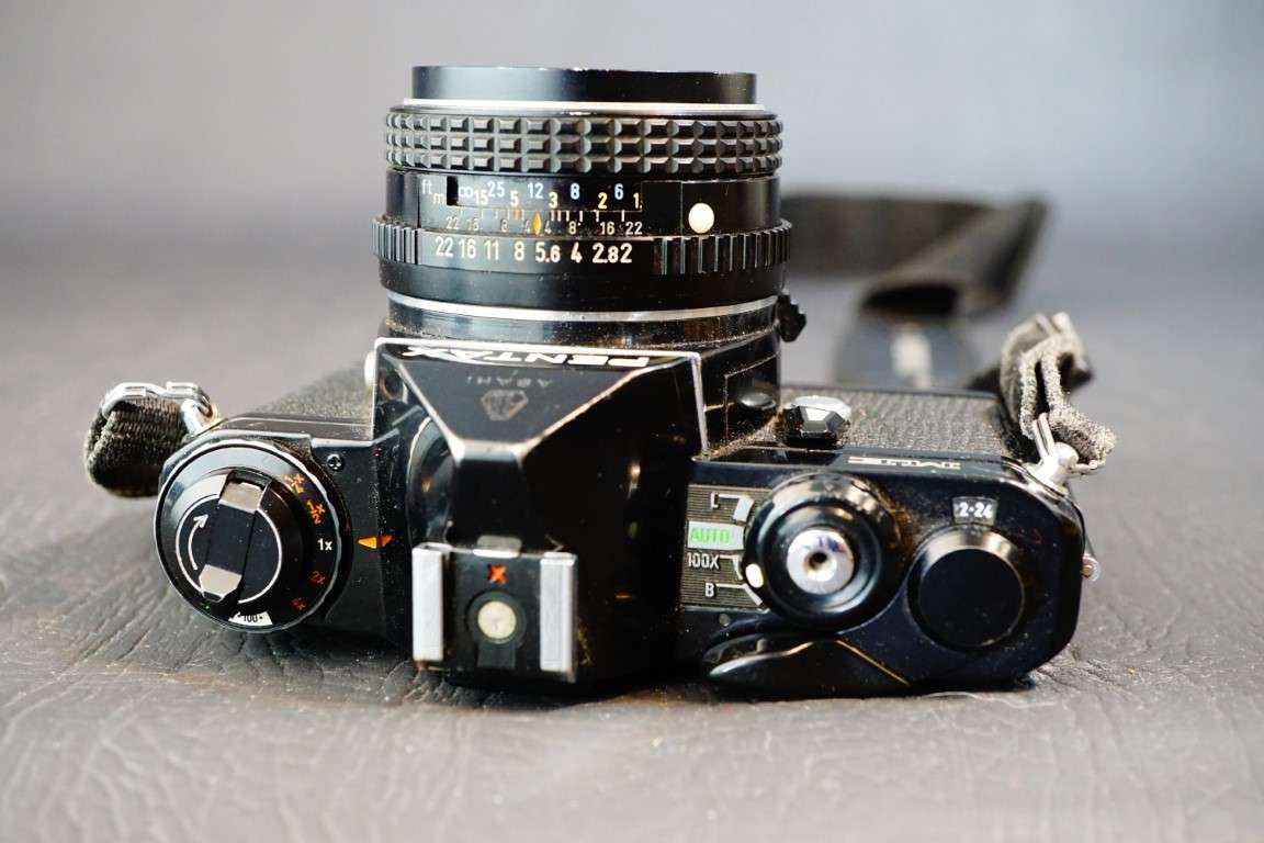 Black Pentax ME 35mm SLR Film Camera with Pentax 50mm F2 Lens  **Great Condition**