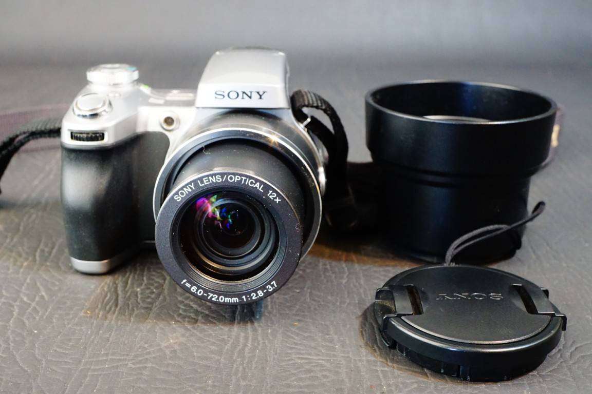 Sony Cyber-Shot DSC-H1 5.1MP Digital Bridge Camera Uses AA Batteries **Good Condition**