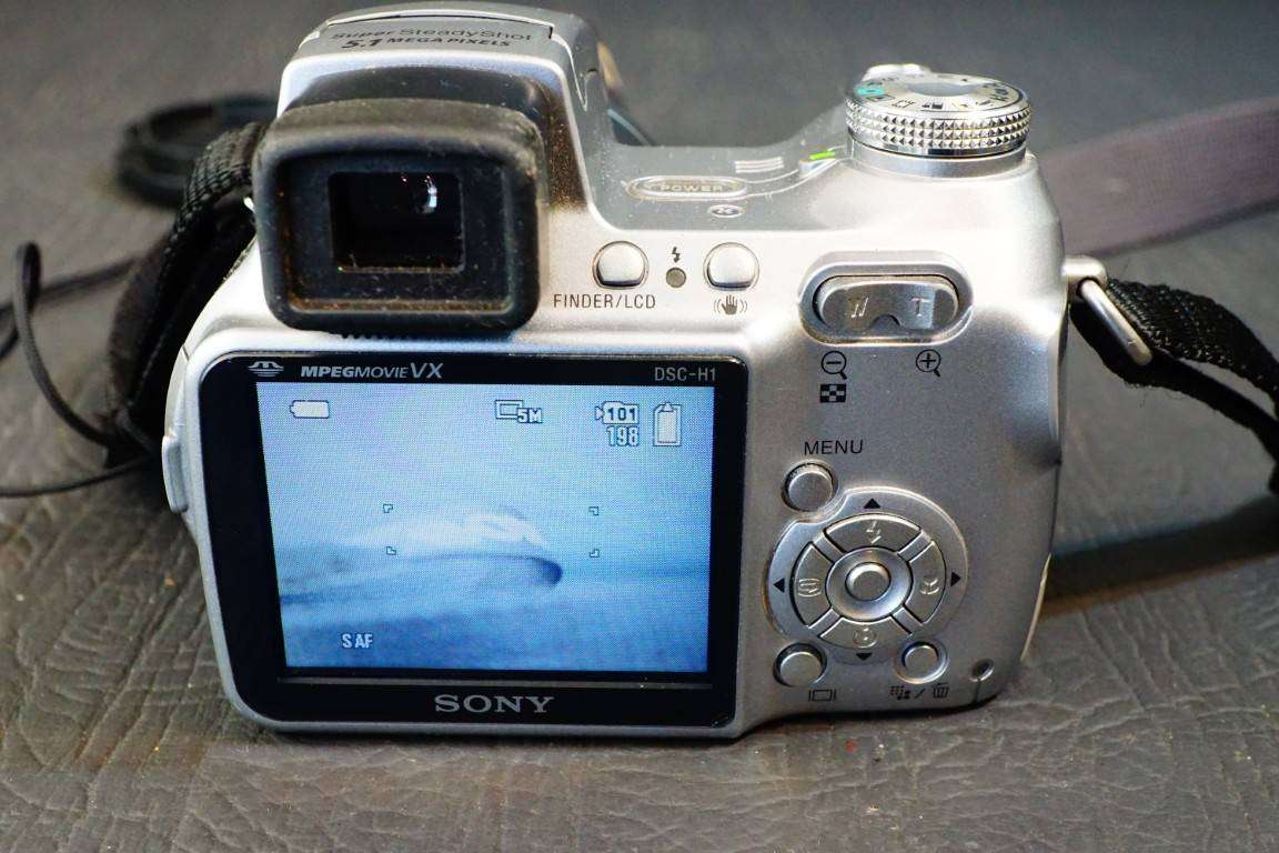 Sony Cyber-Shot DSC-H1 5.1MP Digital Bridge Camera Uses AA Batteries **Good Condition**