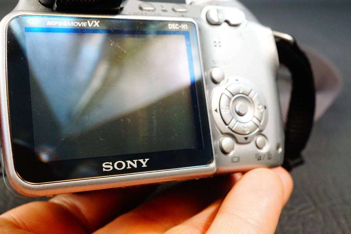 Sony Cyber-Shot DSC-H1 5.1MP Digital Bridge Camera Uses AA Batteries **Good Condition**