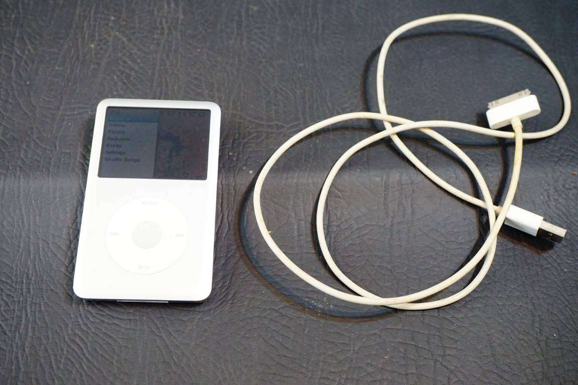 Apple iPod classic 6th Generation 80GB MB029ZP **Good Condition**