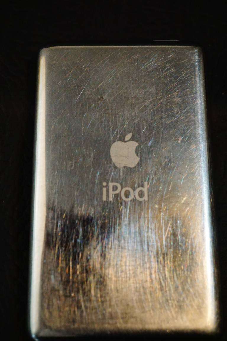 Apple iPod classic 6th Generation 80GB MB029ZP **Good Condition**