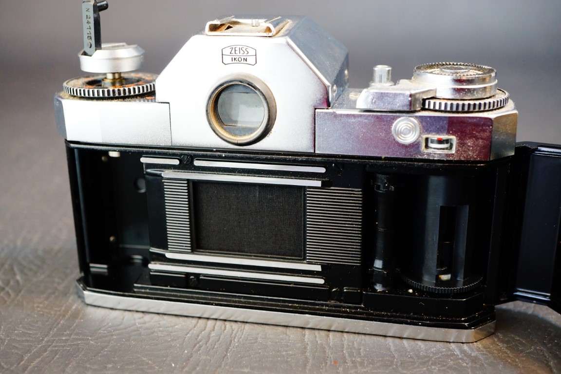 Zeiss Ikon Voigtlander Icarex 35 35mm Slr Camera with Carl Zeiss Tessar 50 F2.8 **Great Condition**