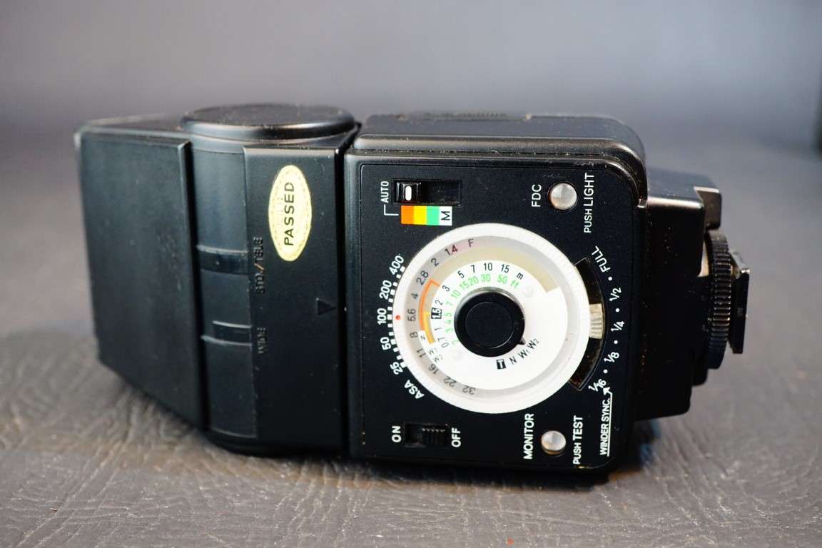 Minolta Auto 320x Hot Shoe Mount Flash For Film Cameras   **Excellent Condition**