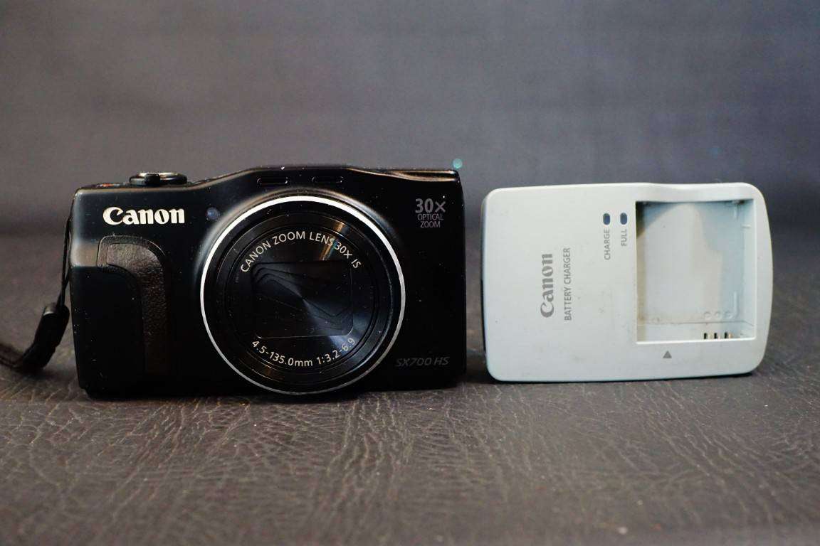 Canon Power Shot SX700 HS 16.1MP 30x Compact Digital Camera **Well Used Condition*