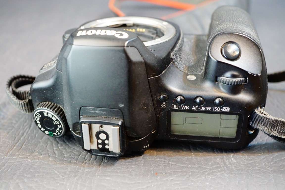 Canon EOS 40D Digital SLR Camera Body  **NON FUNCTIONAL SPARES OR REPAIR**