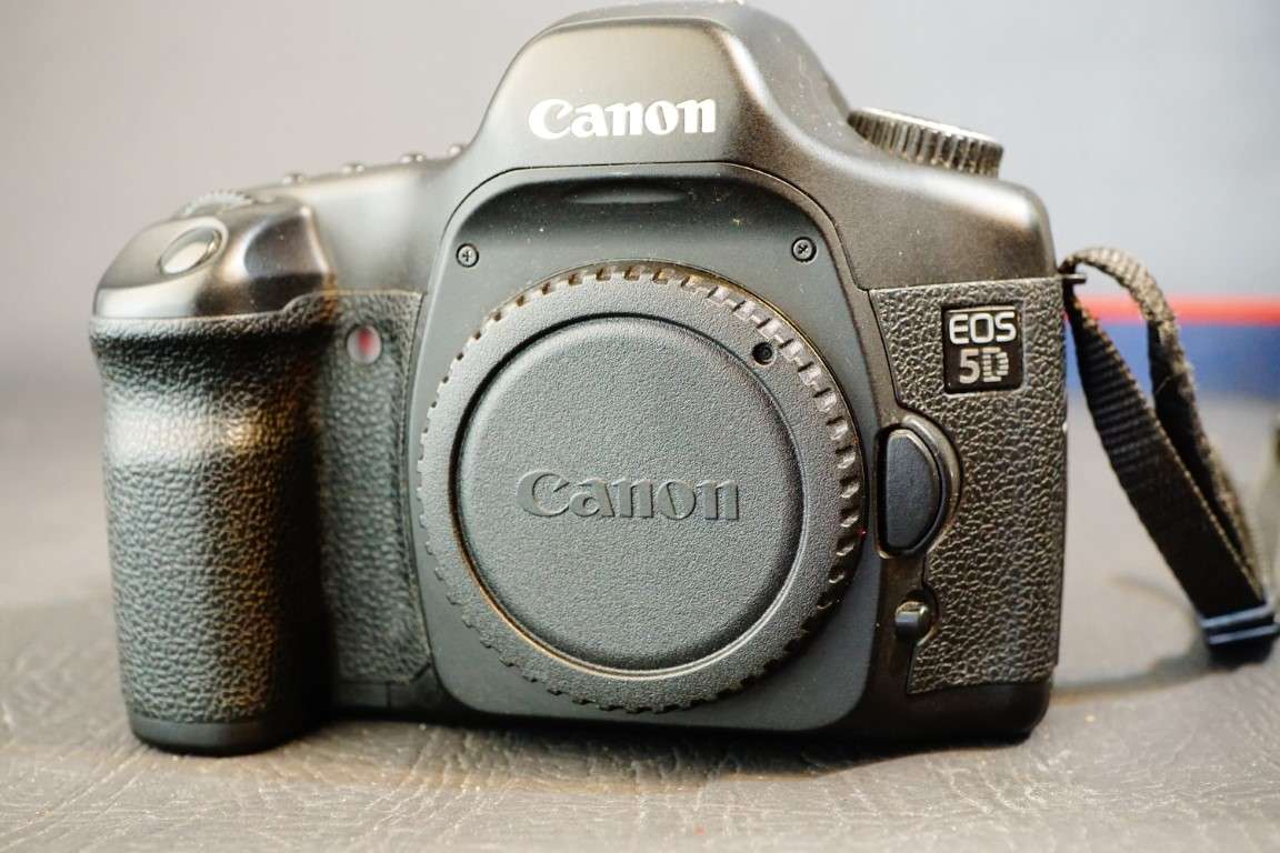 Canon EOS 5D Classic 12.8MP Digital SLR Camera Full Frame Sensor **Great Condition**