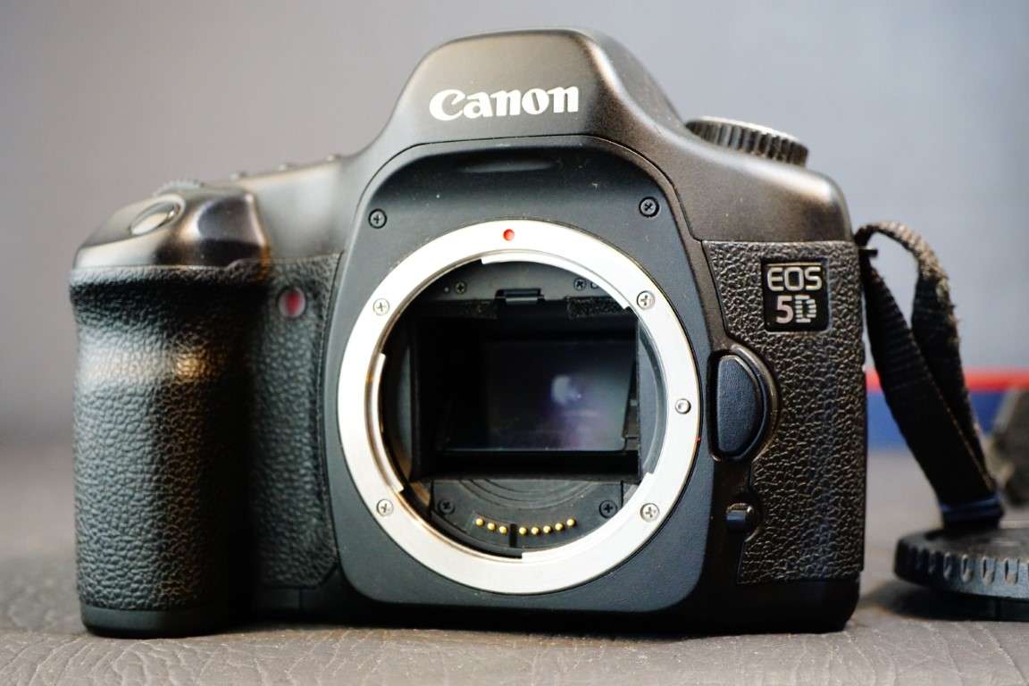 Canon EOS 5D Classic 12.8MP Digital SLR Camera Full Frame Sensor **Great Condition**