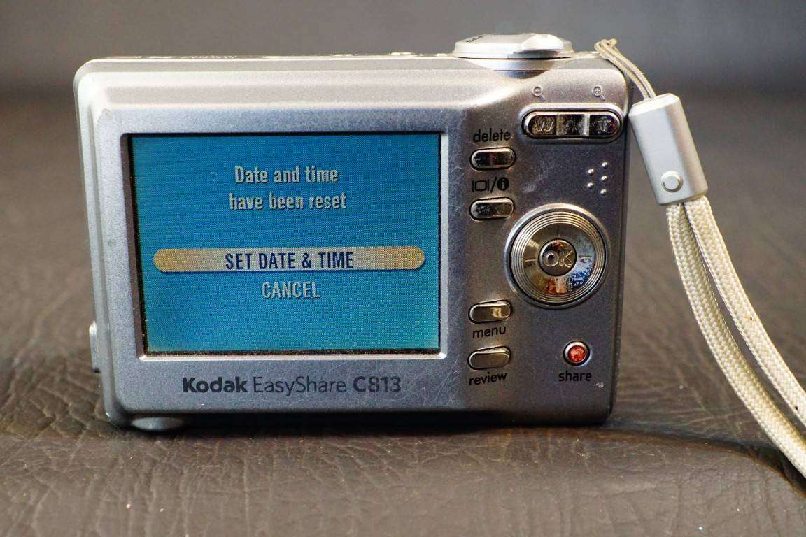 Kodak EasyShare C813 8.2MP Compact Digital Camera uses AA Batteries  **Good Condition**