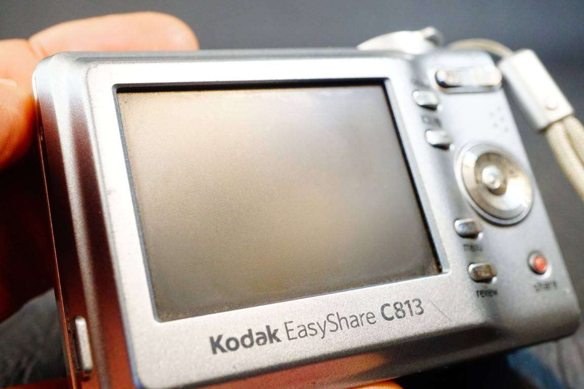 Kodak EasyShare C813 8.2MP Compact Digital Camera uses AA Batteries  **Good Condition**