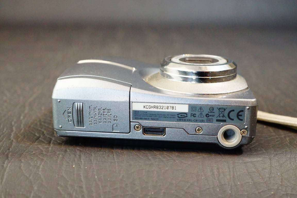 Kodak EasyShare C813 8.2MP Compact Digital Camera uses AA Batteries  **Good Condition**