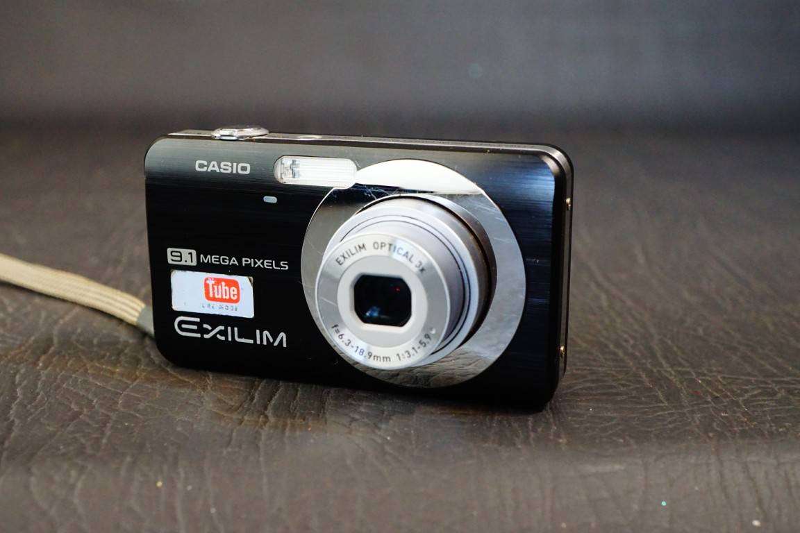 Casio EXILIM EX-Z85 Silver 9.1 MP Digital Camera **Good Condition**