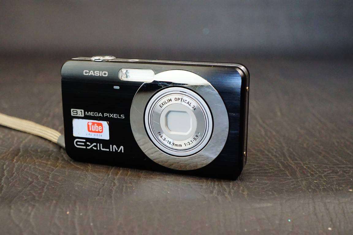 Casio EXILIM EX-Z85 Silver 9.1 MP Digital Camera **Good Condition**