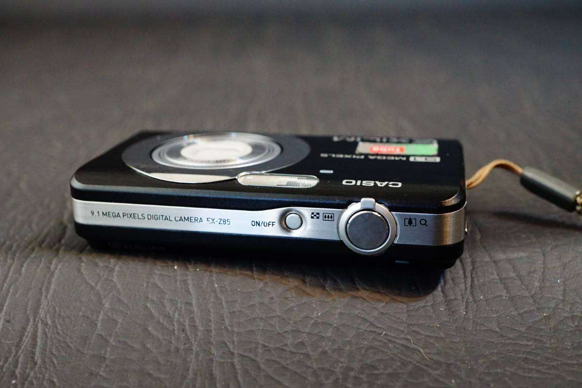 Casio EXILIM EX-Z85 Silver 9.1 MP Digital Camera **Good Condition**