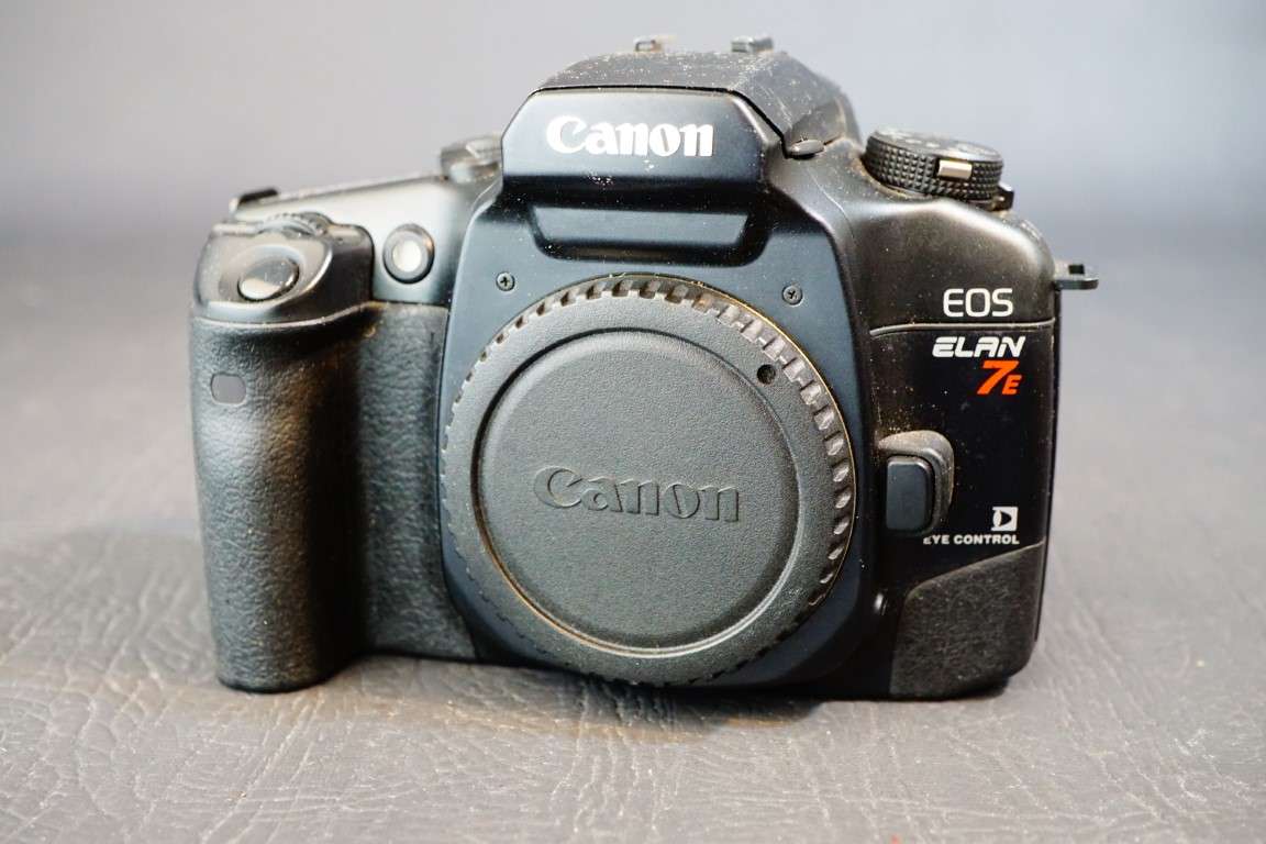 CANON EOS Elan 7E 35mm SLR Film Camera Body Eye Controlled Auto Focus  **Great Condition**