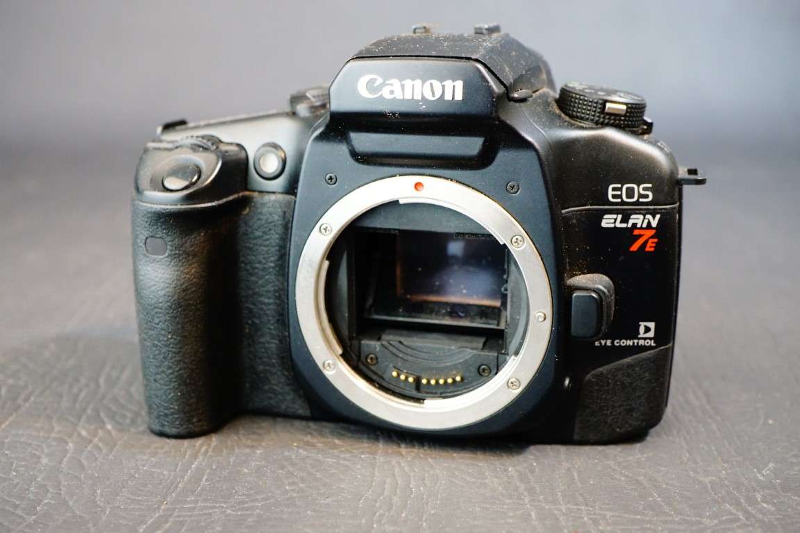CANON EOS Elan 7E 35mm SLR Film Camera Body Eye Controlled Auto Focus  **Great Condition**