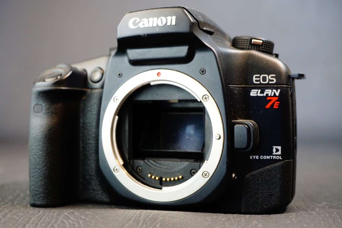 CANON EOS Elan 7E 35mm SLR Film Camera Body Eye Controlled Auto Focus  **Great Condition**