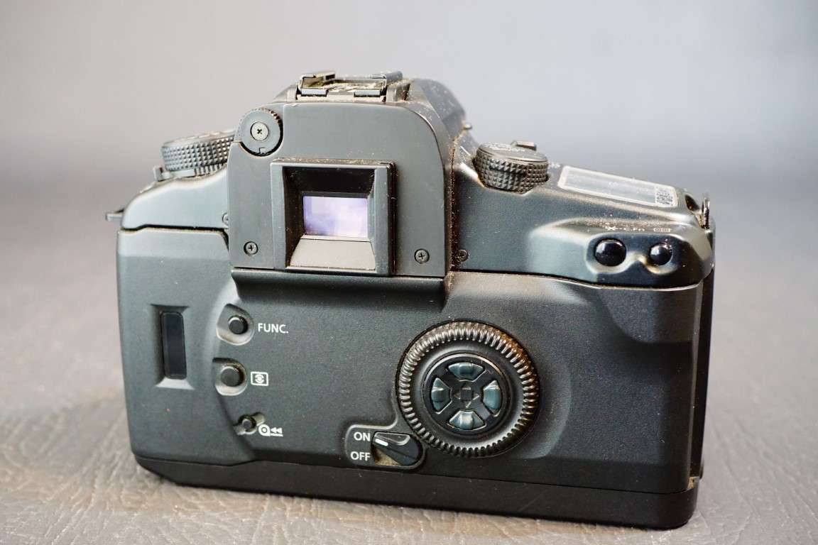 CANON EOS Elan 7E 35mm SLR Film Camera Body Eye Controlled Auto Focus  **Great Condition**