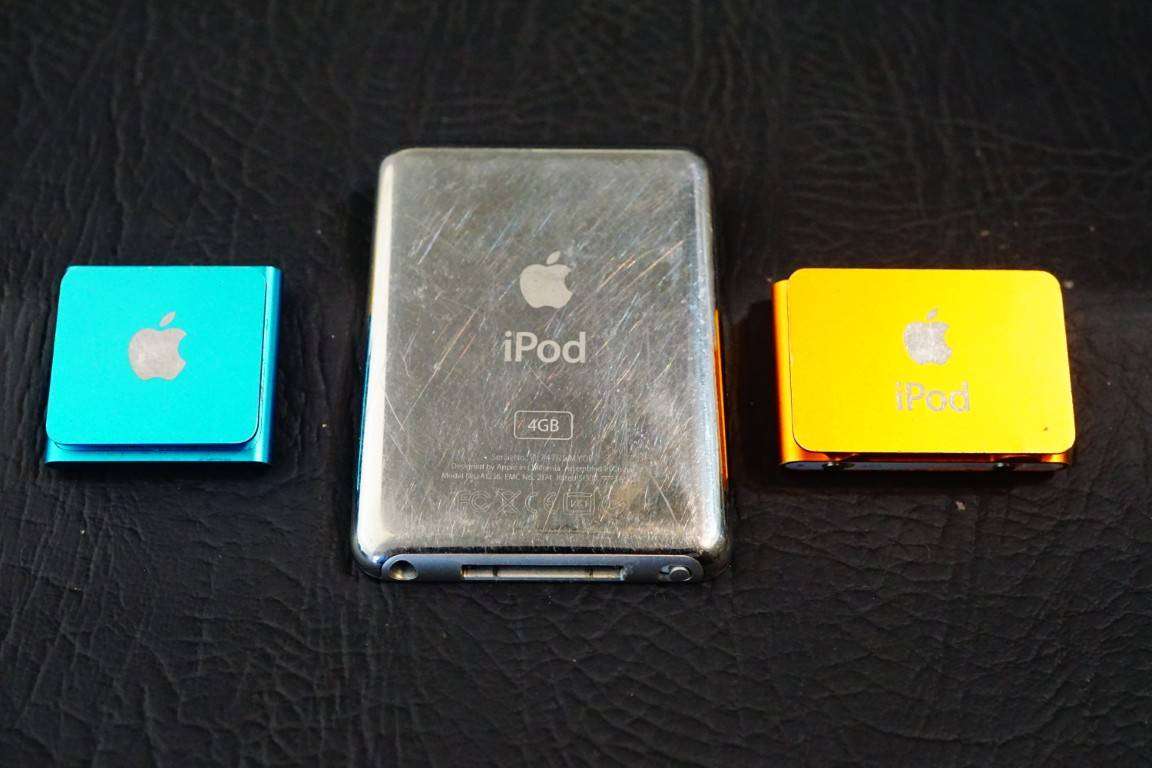 Set of 3 Apple Ipods **SPARES OR REPAIR NON FUNCTIONAL**