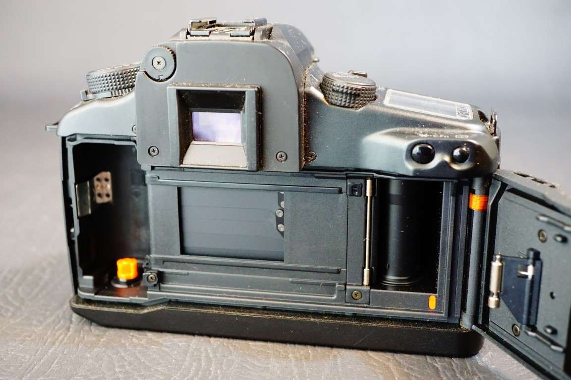 CANON EOS Elan 7E 35mm SLR Film Camera Body Eye Controlled Auto Focus  **Great Condition**