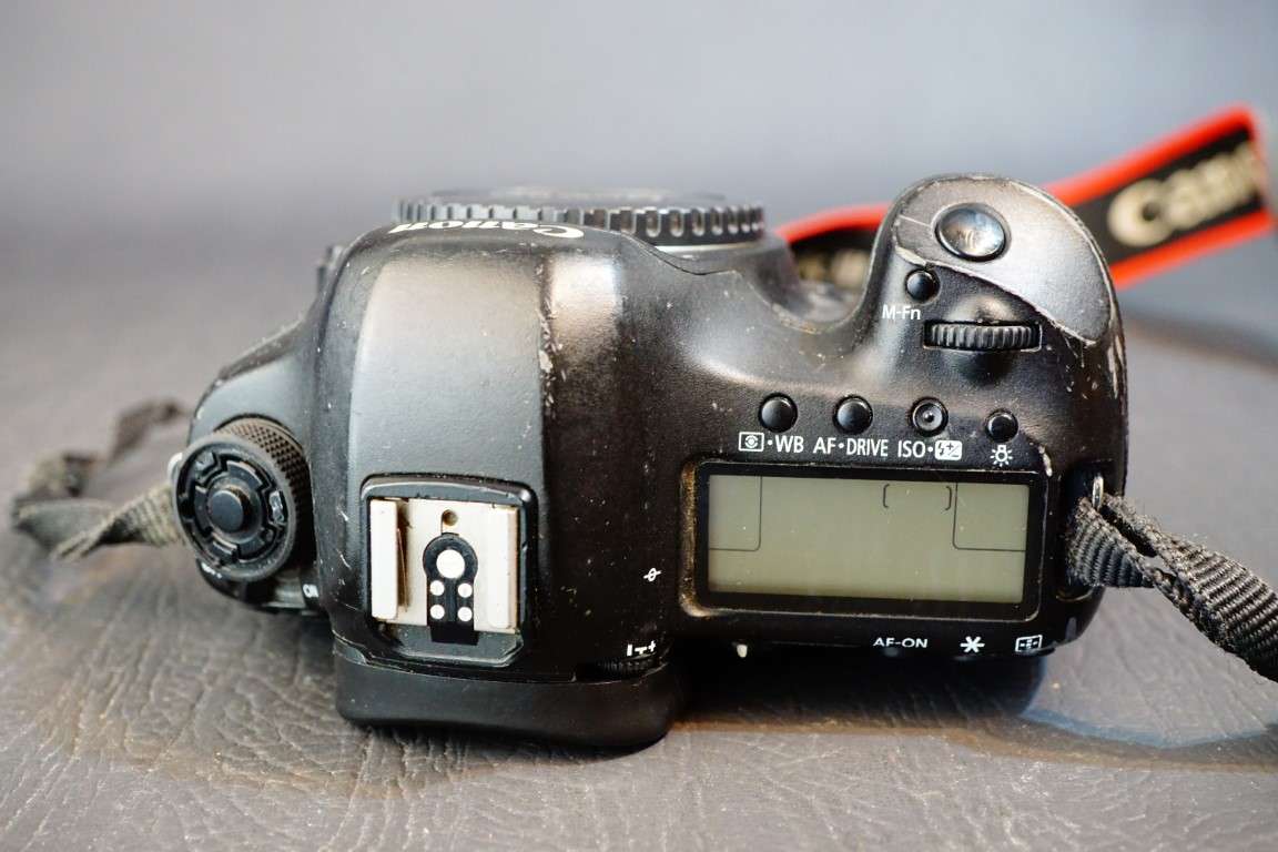 Canon EOS 5D Mark III 22.3MP Digital SLR Camera Body Full Frame Sensor **Working BUT VERY WELL USED*