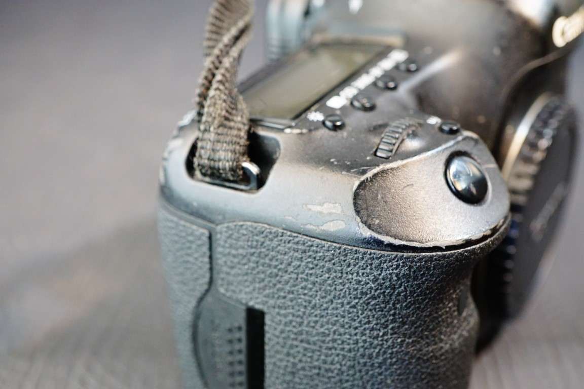 Canon EOS 5D Mark III 22.3MP Digital SLR Camera Body Full Frame Sensor **Working BUT VERY WELL USED*