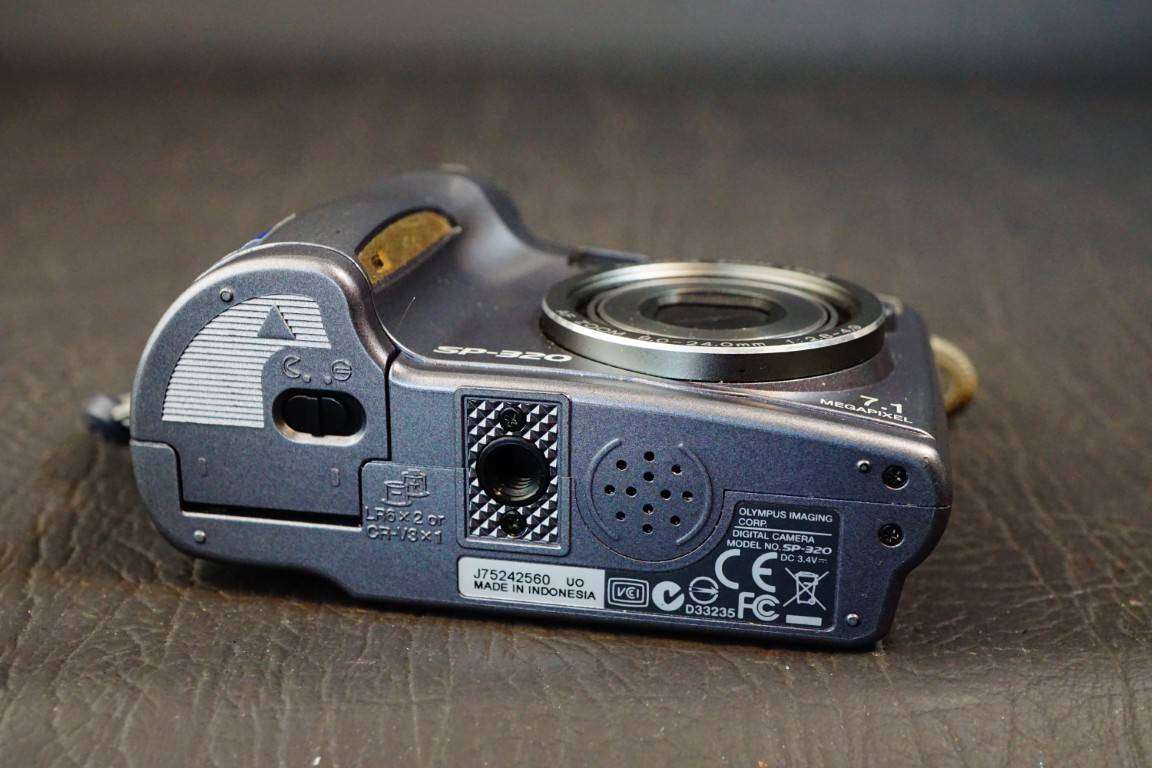 Olympus SP Series SP-320 7.1MP Digital Camera 3x Optical Zoom uses AA Batteries  **Good Condition**