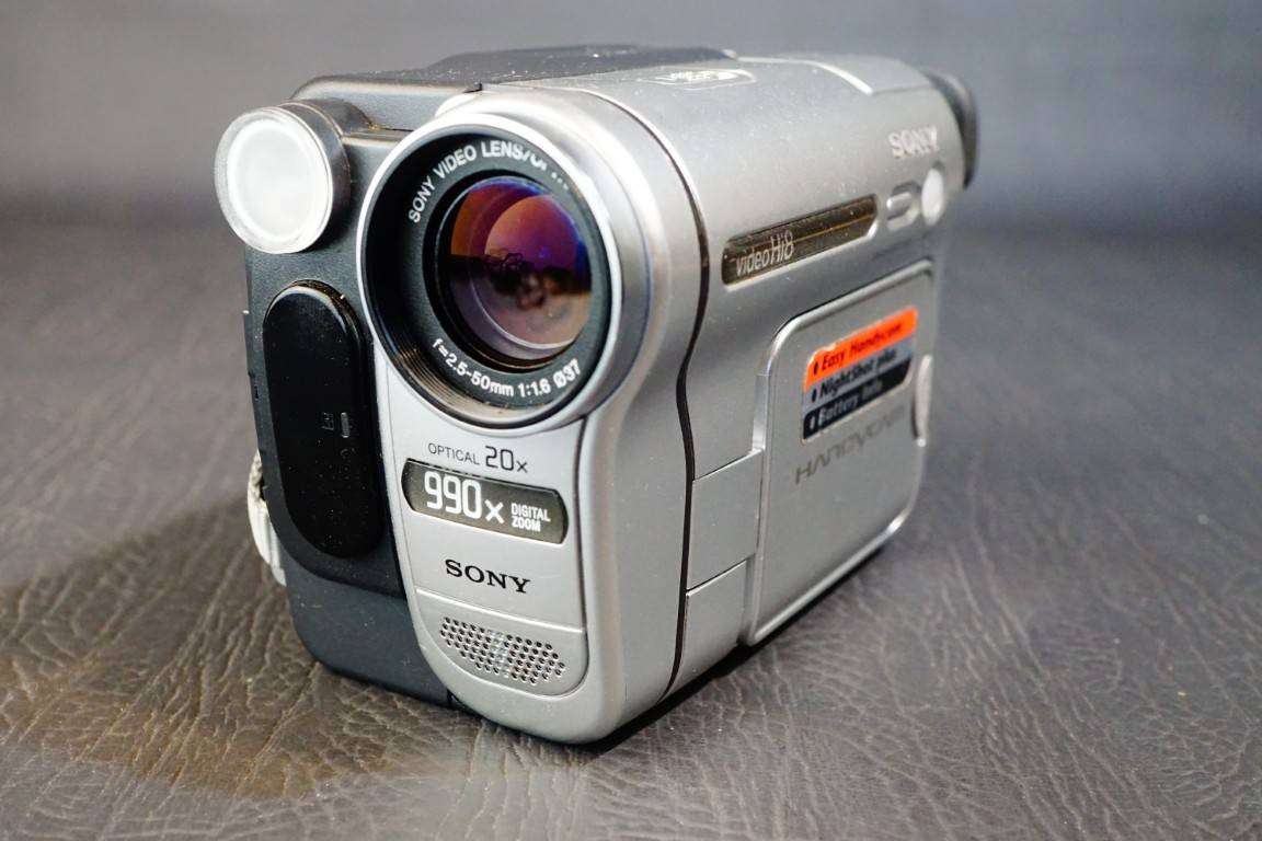 Sony CCD-TRV238E Hi8 Tape Video Camera HANDYCAM Camcorder **Great Condition**