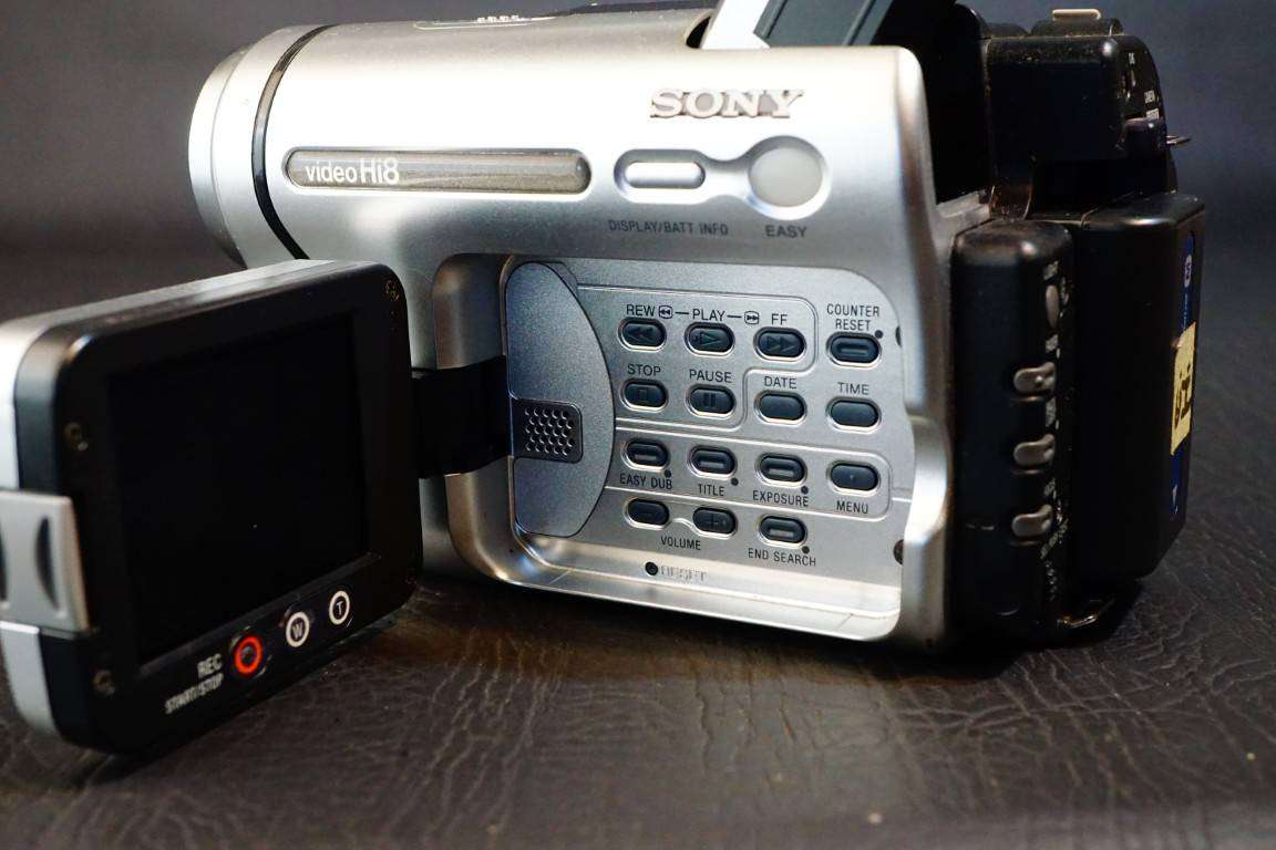 Sony CCD-TRV238E Hi8 Tape Video Camera HANDYCAM Camcorder **Great Condition**